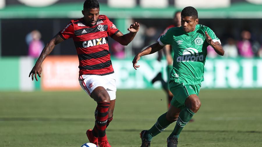 Rodinei e Márcio Araújo estarão em campo no jogo entre Flamengo e Chapecoense - André Mourão/AGIF