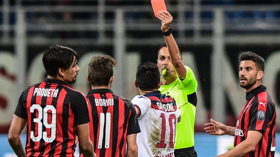 Lucas Paquetá é expulso na partida Milan x Bologna pelo Campeonato Italiano - Miguel Medina/AFP