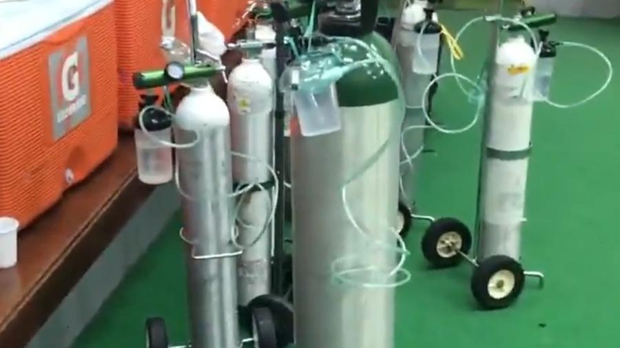 Vestiário do Fla tem tubos de oxigênio após final da Recopa na altitude - Reprodução