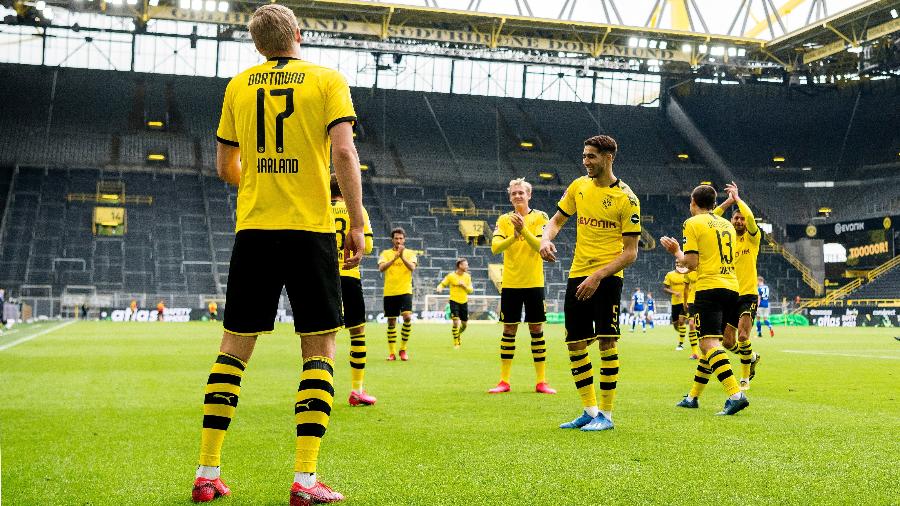Erling Haaland, do Borussia Dortmund, comemora gol contra o Schalke 04 na retomada do Campeonato Alemão - Alexandre Simoes/Borussia Dortmund via Getty Images