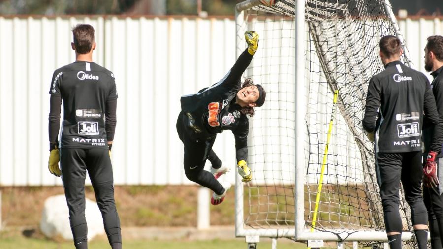 Cássio em ação no treino do Corinthians no CT Joaquim Grava; goleiro fica à disposição de Vagner Mancini - Rodrigo Coca/Divulgação