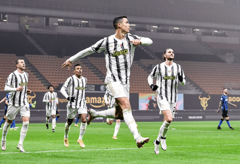 Cristino Ronaldo comemora um gol contra a Internazionale pela semifinal Copa da Itália 2020/21