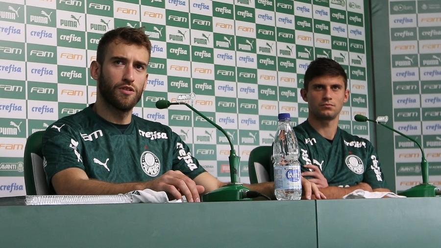 Os jogadores Alan Empereur e Benjamín Kuscevic (D), são apresentados como os mais novos jogadores da SE Palmeiras, na Academia de Futebol. (Foto: Cesar Greco) - Cesar Greco