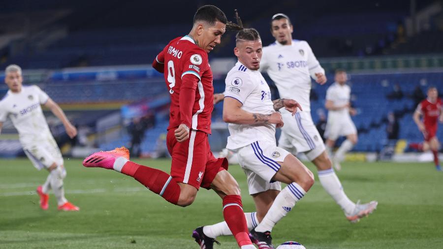 Firmino e Kalvin Phillips durante a partida entre Leeds x Liverpool  - CLIVE BRUNSKILL/Pool via REUTERS