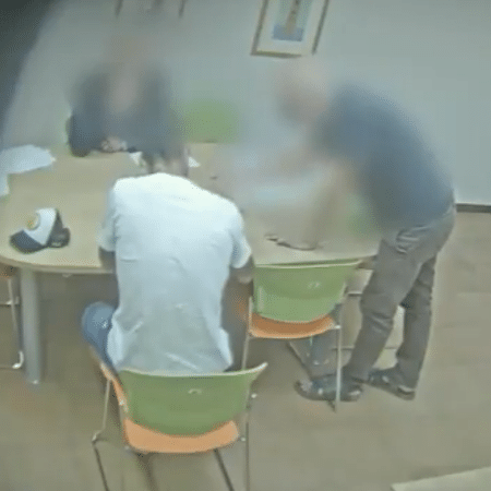 Luis Suarez realizando exame com fraude - Reprodução Twitter @Agenzia_Ansa