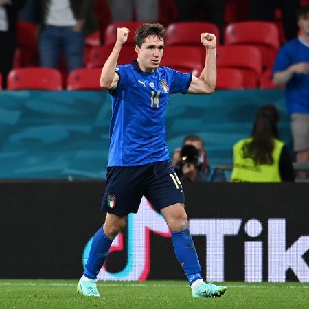 Chiesa, da Itália, comemora gol marcado sobre a Áustria, pela Eurocopa 2021