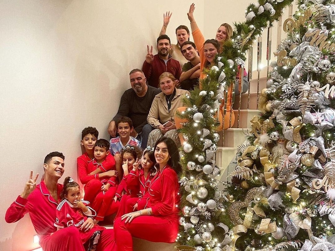 Cristiano Ronaldo: Quem é quem na foto de Natal da família do jogador