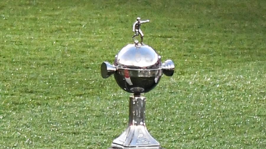 Taça da Libertadores; troféu é dado ao melhor time da América do Sul