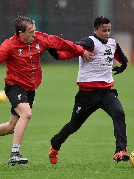 Lucas Leiva e Allan durante treino no Liverpool, da Inglaterra - Andrew Powell/Liverpool FC via Getty Images