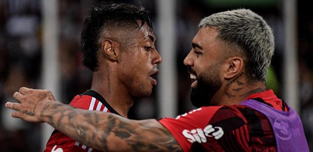 Flamengo opta por formação alternativa com Gabigol e Bruno Henrique no ataque
