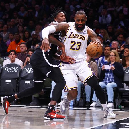 Lebron James em ação durante Los Angeles Lakers x Brooklyn Nets, na NBA