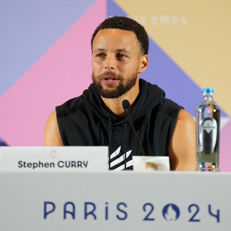 Stephen Curry, jogador da seleção dos Estados Unidos, em coletiva nas Olimpíadas de Paris