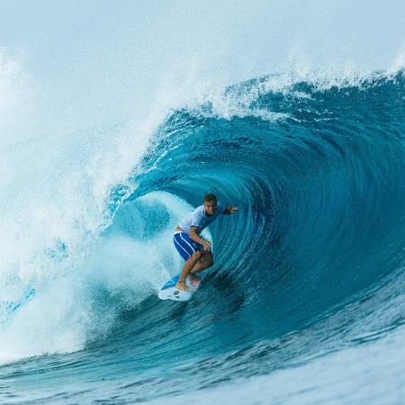 Kauli Vaast treinas para as Olimpíadas em Teahupoo