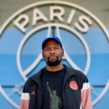 Kevin Durant em visita ao PSG Campus