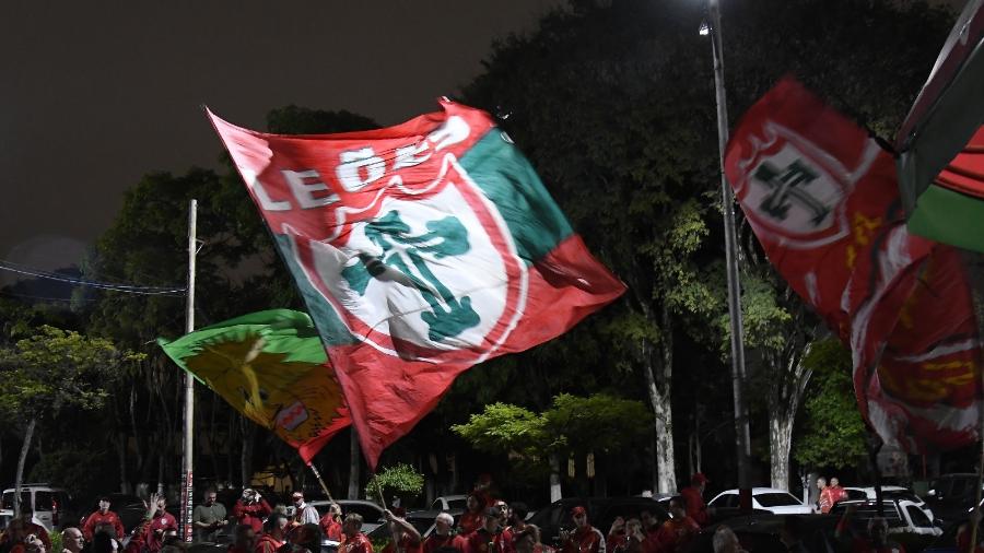 Torcida da Portuguesa, durante reunião do Conselho Deliberativo