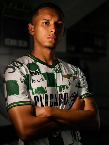 O zagueiro Michel estava no Moreirense, de Portugal, na última temporada