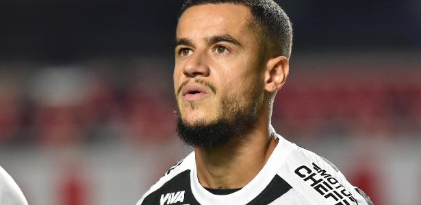 Vasco enfrenta clássico contra Botafogo com Coutinho entre titulares; veja