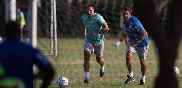 O que acontece com Vitor Roque e quando ele volta? PVC e Latif respondem