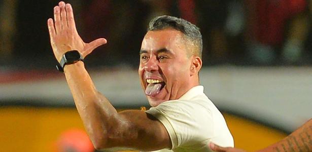 Jair desabafa após Vitória eliminar outro campeão: 'Têm que estudar mais'