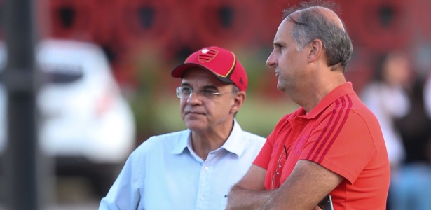 Eduardo Bandeira de Mello e Carlos Noval: diretoria debate com comissão um amistoso - Gilvan de Souza/ Flamengo