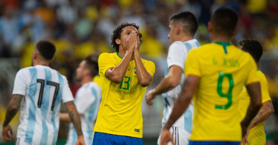 Marquinhos lamenta chance perdida durante clássico entre Brasil e Argentina