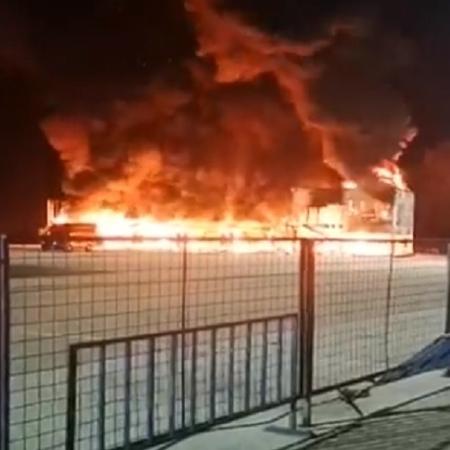 Incêndio no paddock de Jerez de la Frontera destrói motos da MotoE - Reprodução