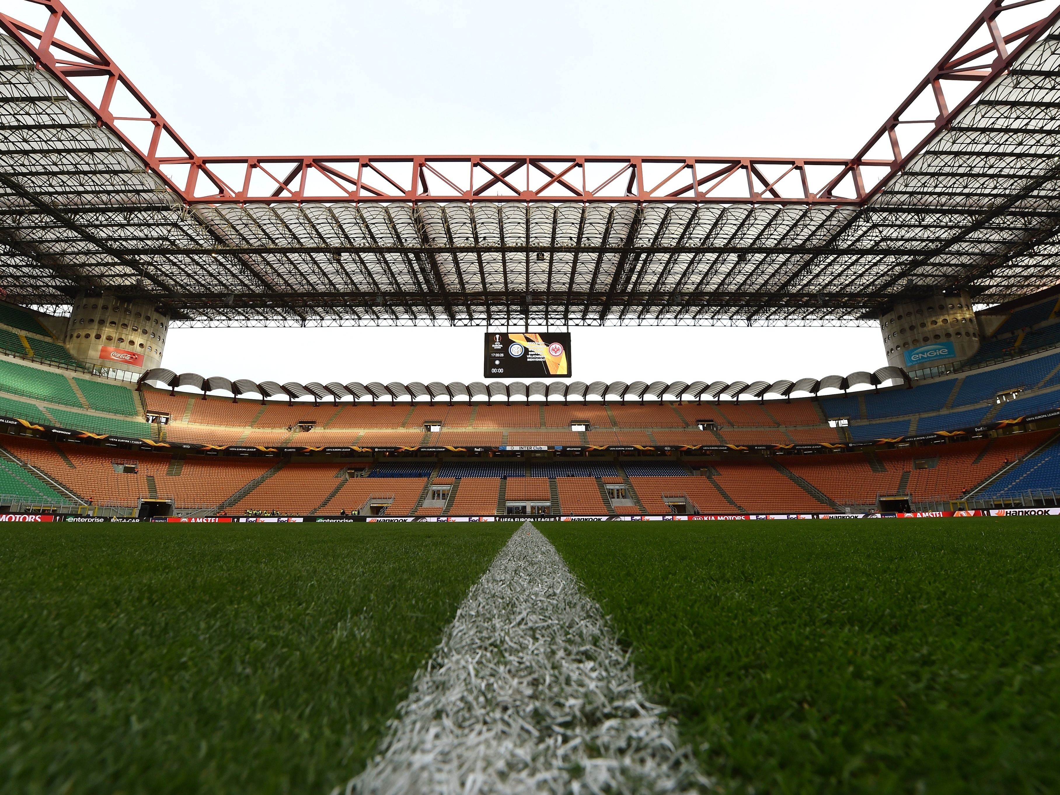 Inter de Milão anuncia mais dois casos de Covid-19 e jogo do Campeonato  Italiano é suspenso