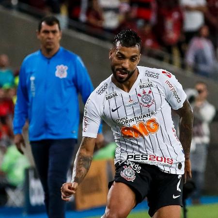 Michel Macedo sob observação do técnico Fábio Carille, do Corinthians - Rodrigo Gazzanel/Agência Corinthians