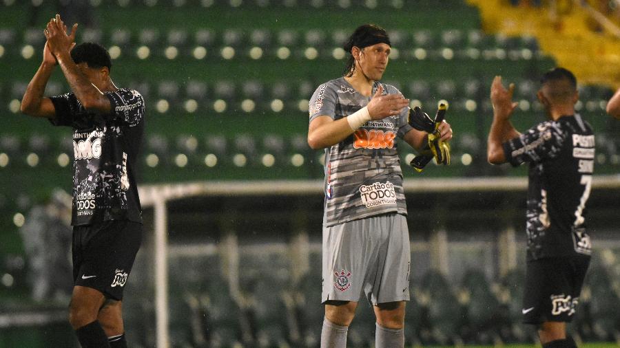 Cassio fez duas grandes defesas na sequência durante o jogo entre Corinthians e Chapecoense - Renato Padilha/AGIF