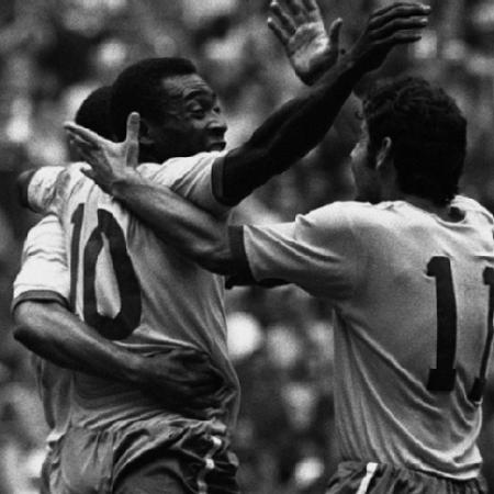 Pelé comemora gol durante a Copa do Mundo de 1970 no México - Getty Images