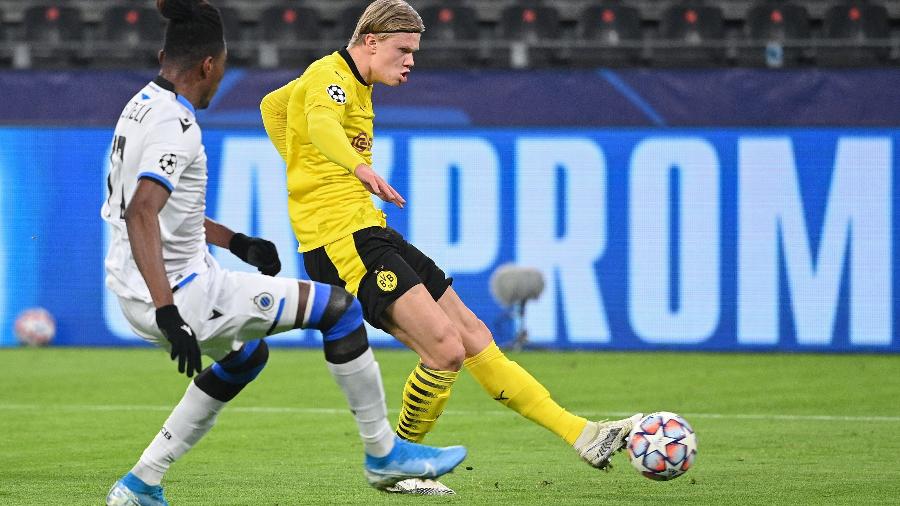 Haaland do Borussia Dortmund durante jogo da Liga dos Campeões - Ina Fassbender/AFP