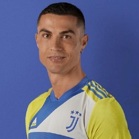 Cristiano Ronaldo foi um dos "modelos" da equipe no lançamento do 3° uniforme - Divulgação/Juventus