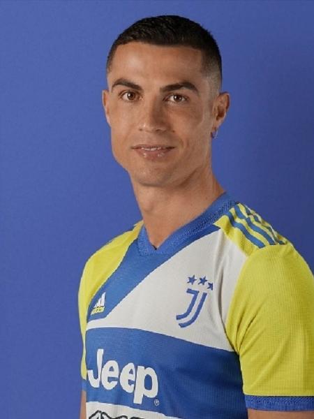 Cristiano Ronaldo foi um dos "modelos" da Juventus no lançamento do 3° uniforme - Divulgação/Juventus