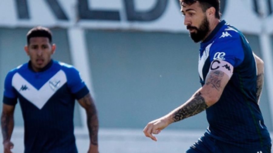 Atacante Lucas Pratto participa de treinamento do Vélez Sarsfield - Divulgação Vélez