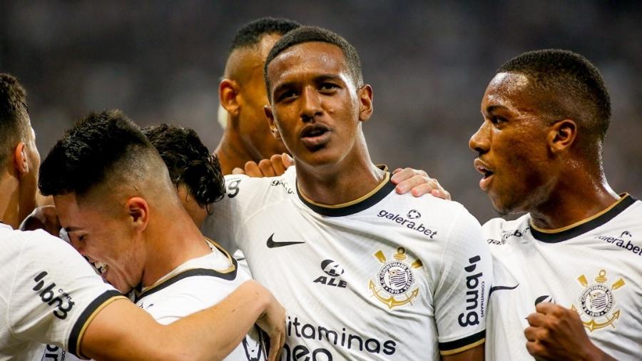 Robert Renan entrou no segundo tempo da partida contra o Santos na vaga de João Victor  - Rodrigo Coca/ Ag. Corinthians 