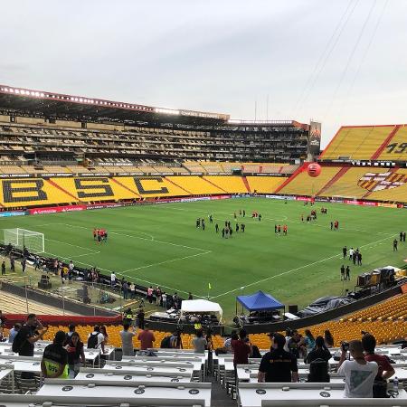 Estádio Monumental, palco da final da Libertadores: eleição do Brasil foi pauta da imprensa equatoriana na tribuna - Bruno Braz / UOL Esporte