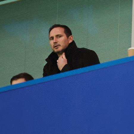 Frank Lampard foi a Stamford Bridge para assistir ao jogo entre Chelsea e Liverpool, pelo Campeonato Inglês. - James Williamson - AMA/Getty Images