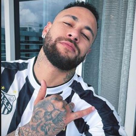 Neymar posta foto com a camisa do Santos durante viagem a Miami