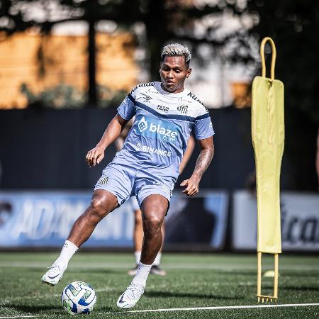 Alfredo Morelos, do Santos, em treino no CT Rei Pelé