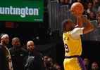 Bronny James marca seus primeiros pontos na NBA em derrota dos Lakers