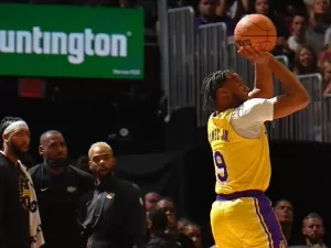 Bronny James marca seus primeiros pontos na NBA em derrota dos Lakers