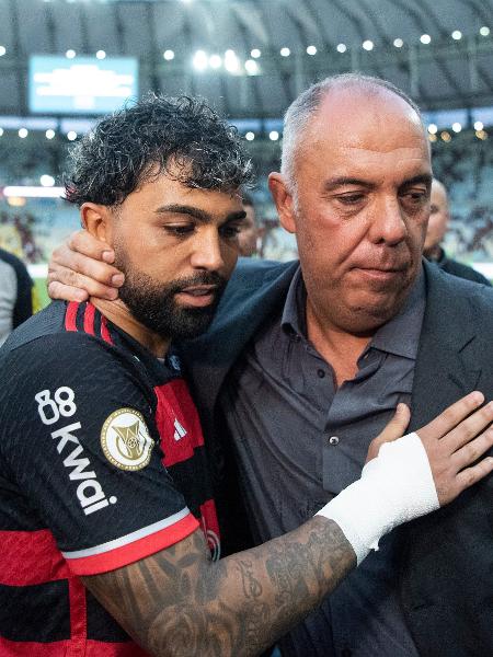 Marcos Braz abraça Gabigol no último jogo do atacante pelo Flamengo - Delmiro Junior/Ag. Estado