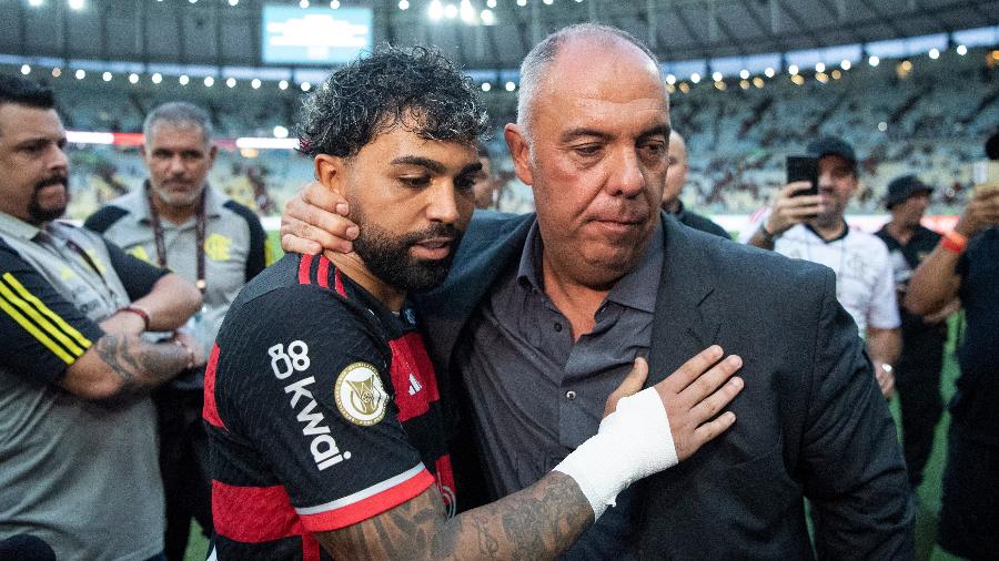 Marcos Braz abraça Gabigol no último jogo do atacante pelo Flamengo: nos planos do Cruzeiro