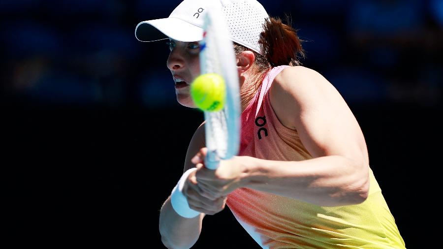 Iga Swiatek na partida contra Emma Raducanu pela 3ª rodada do Australian Open de 2025