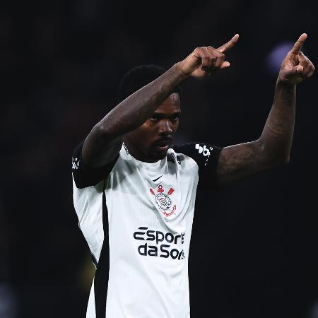 Cacá comemora após marcar para o Corinthians contra o Red Bull Bragantino pelo Campeonato Brasileiro 2025 Cacá comemora após marcar para o Corinthians contra o Red Bull Bragantino pelo Campeonato Brasileiro 2025