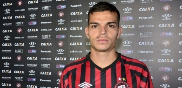 Colombiano Daniel Hernández foi contratado na semana passada - Gustavo Oliveira/Site Oficial do Atlético-PR