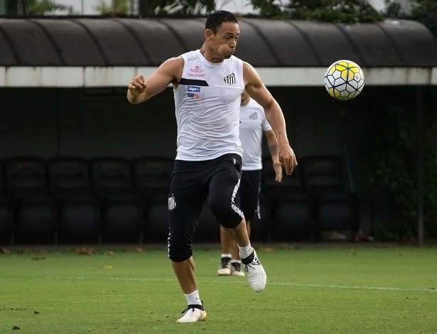 O atacante Ricardo Oliveira durante treino do Santos - Ivan Storti/ Santos FC