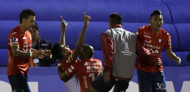 Jogadores do Jorge Wilstermann comemoram gol de Álvarez contra o Atlético-MG pela Libertadores - Aizar Raldes/AFP - Aizar Raldes/AFP