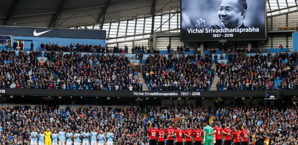 Dono do Leicester é homenageado antes do jogo entre City e Southampton - JASON CAIRNDUFF/Action Images via Reuters - JASON CAIRNDUFF/Action Images via Reuters
