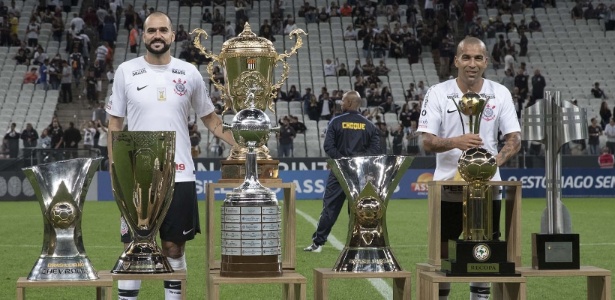 Emerson Sheik é homenageado pelo Corinthians ao lado de Danilo - Daniel Augusto Jr/Ag. Corinthians 